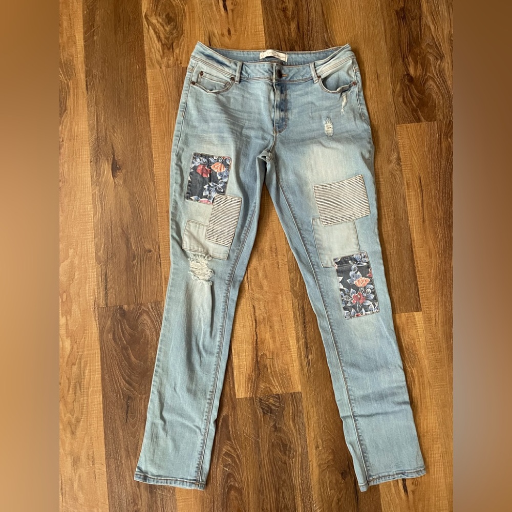 C Denim ladies skinny jeans light wash with patch’s holes size 6 med rise